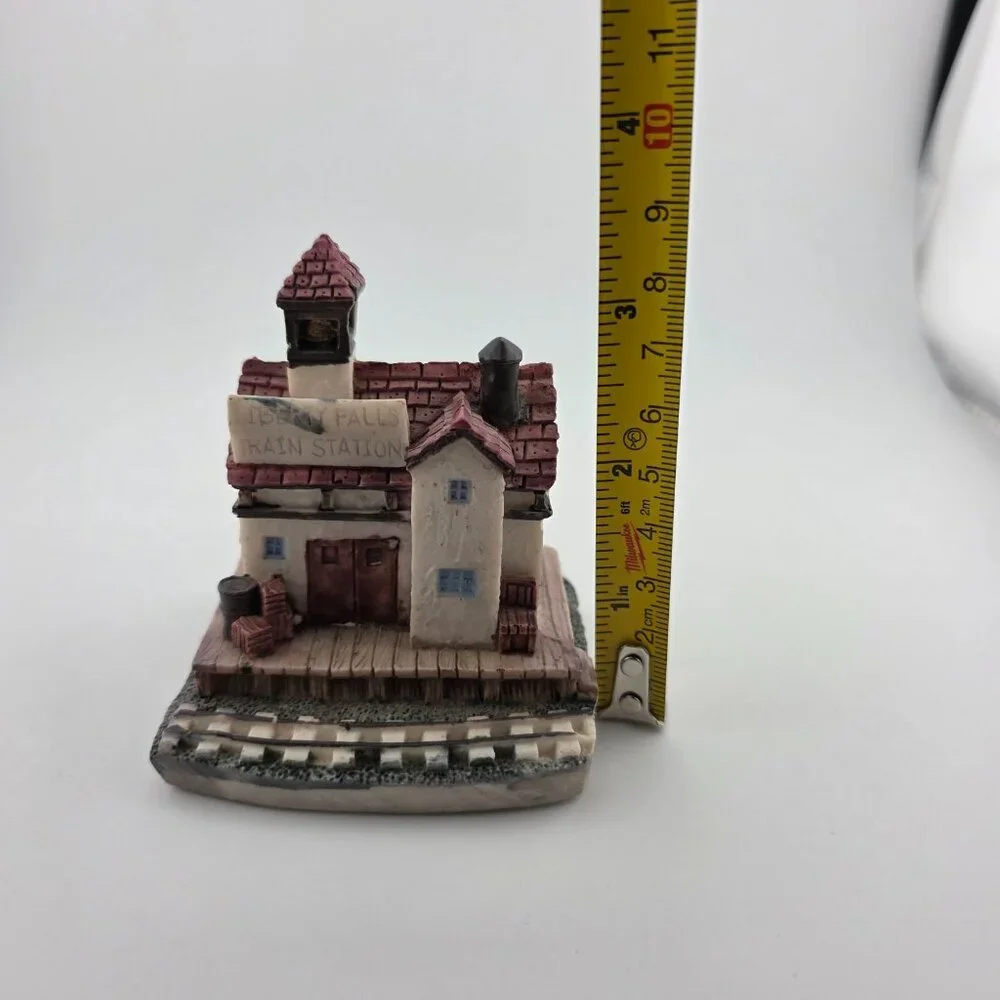 1991 Liberty Falls‎ International Resourcing Services Train Station Miniature